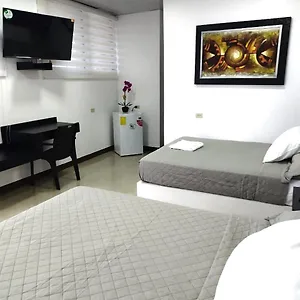 https://hostal-los-algarrobos.puertoayorahotels.com